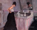 Frau an einer Kommode Gustave Caillebotte